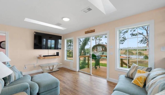 Hidden Gem Island Cottage, ② King Beds, 75" HDTV, Scenic Views