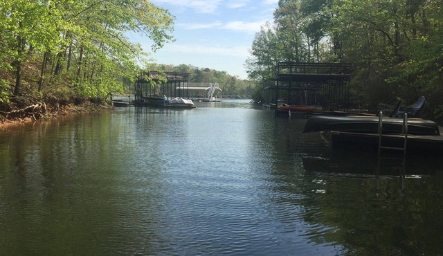 Hidden Gem Lake Lanier in North GA Mtns -Book Today for Spring & Summer Memories