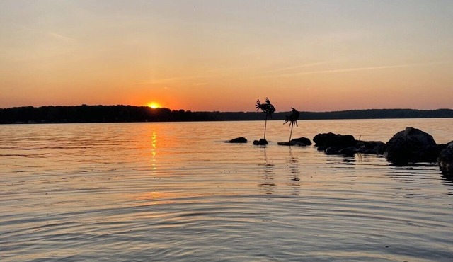 Hidden Gem Lakefront cottage 1-1/2 hrs N of GTA. Perfect for Family getawaynnn