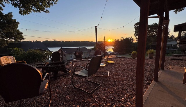 Hidden gem located in Shell Knob, Missouri! Don't miss this one!