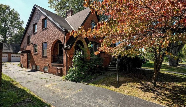 Hidden Gem Neighborhood, Stunning remodeled Artistic Home. Chef's kitchen!