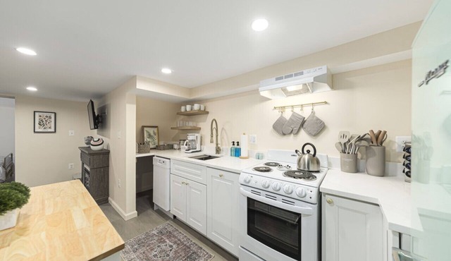 Hidden Gem Nestled in Old Town, Alexandria - 1 BR/1BA