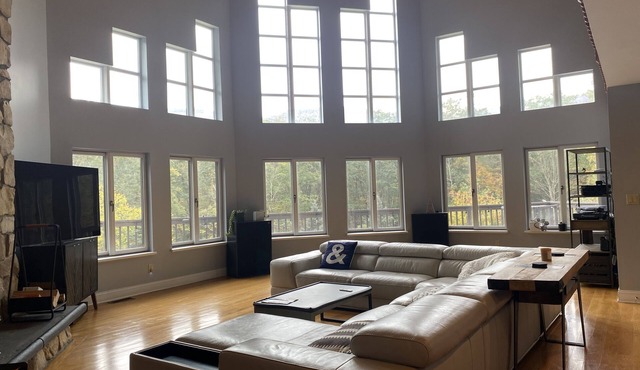 Hidden Gem on 14 Acres 4400sq ft 10Min to Windham