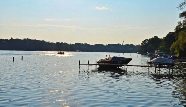 Hidden Gem on the Lake Near Popular Attractions