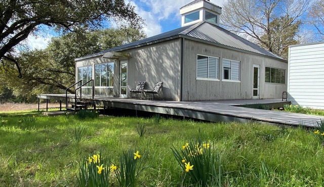 Hidden Gem on the prairie, a house of light and ease
