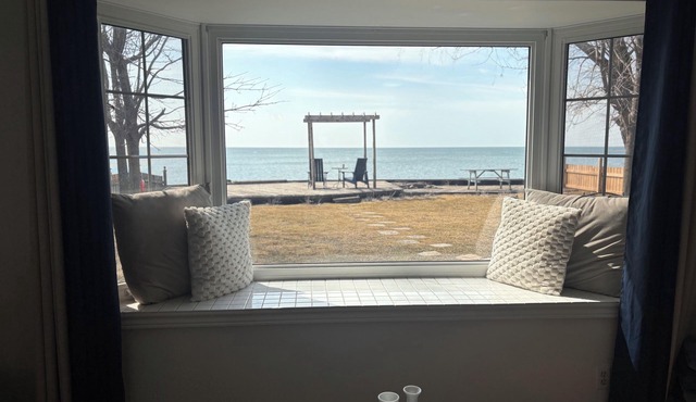 Hidden Gem on the shores of Lake Erie! Only 5 Minutes from Point Pelee Park.