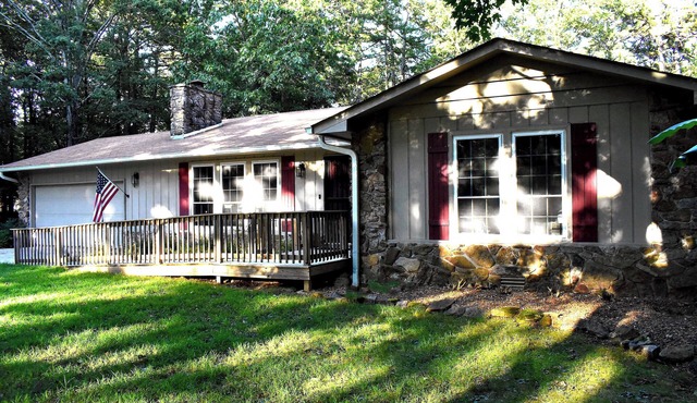Hidden Gem - Peaceful and Relaxing Getaway Cozy 3-bedroom house