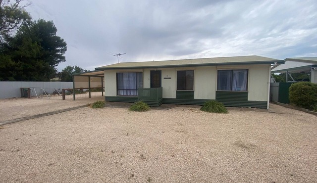 Hidden Gem - Plenty of room for parking and the boat! Winter Special!