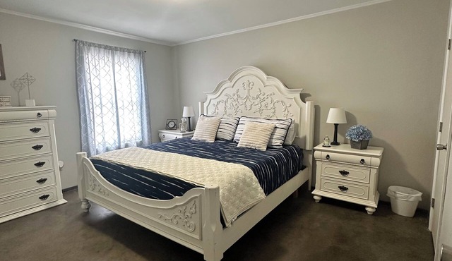 Hidden Gem Quiet 2BR Guest House Near Downtown with King Beds, Kitchen & Patio