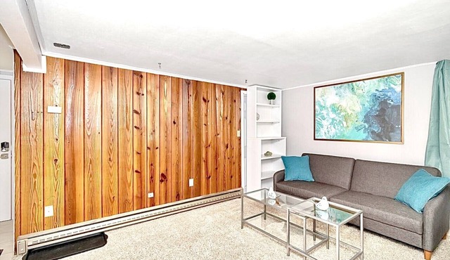 Hidden Gem- Spacious Studio Near Airport