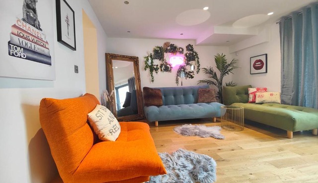 Hidden Gem- Stunning City Centre Townhouse