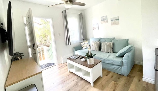 Hidden Gem with Hot Tub and Parking - 4 Guests