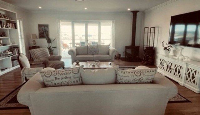 Hidden gem with magnificent view of Oberon Lake