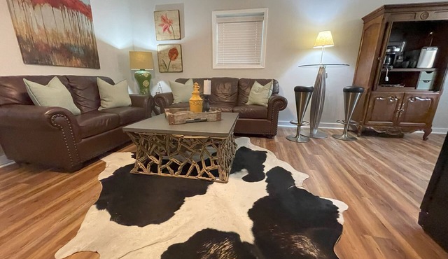 Hidden Gems in Heart of Suwanee 1Br/1Ba - 2 separate cottages available