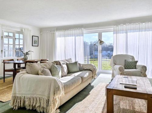 Hidden Haven Cottage with Free Parking