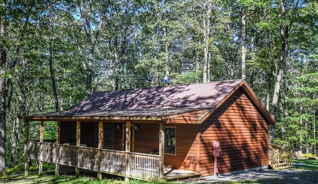 Hidden Haven | Cozy Cabin Minutes to Activities!