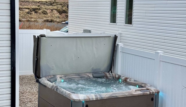 Hidden Haven - Luxury Home with Hot Tub