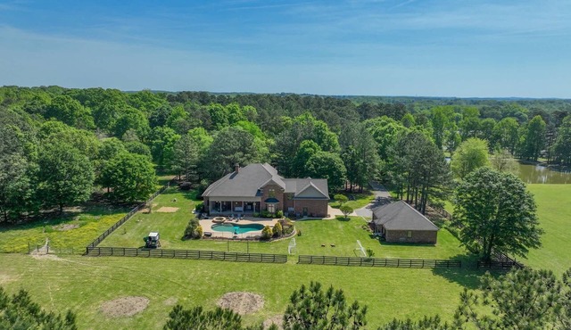 Hidden Haven on 9 acre, pond, barn and more, sleeps 20