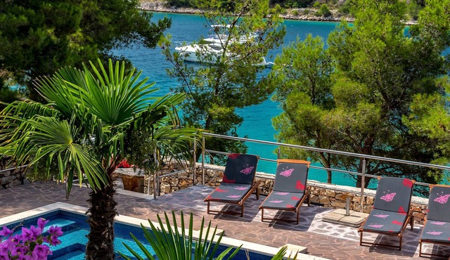 Hidden Heaven Private Resort - Heated Pool