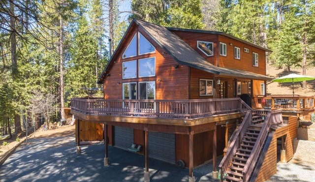 Hidden Hideaway- Charming 3-bedroom house with WiFi and AC in Blue Lake Springs