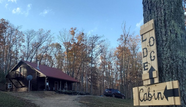 Hidden Hollow Cabin. Charming 2-bedroom cabin on a beautiful lake.