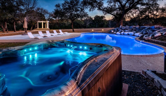 Hidden Hollow Estate & Event Venue l 10 mi Dtown