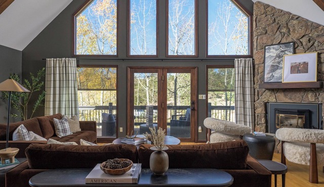 Hidden Homestead: 5 acres, Luxe Cabin, Sauna, Dome, Gym