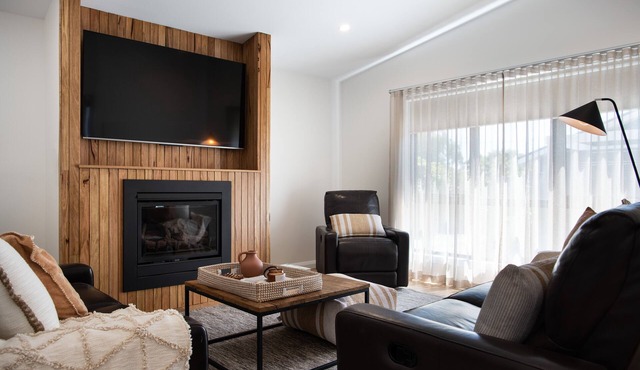 Hidden Jem is Luxurious and is walking distance to town