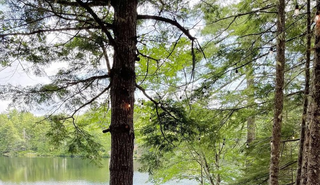 Hidden Lake West - 2 Bedroom Lakefront Cottage with Hot Tub