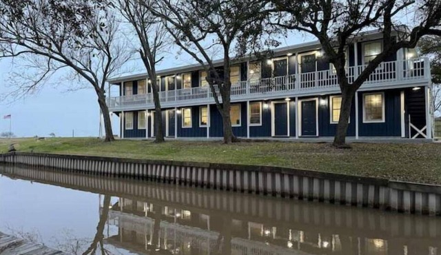 Hidden Lakefront Getaway