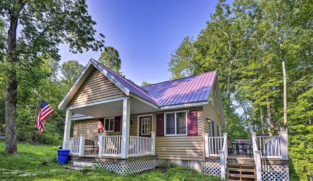 Hidden Lakefront Retreat: Fire Pit & Fishing Dock!