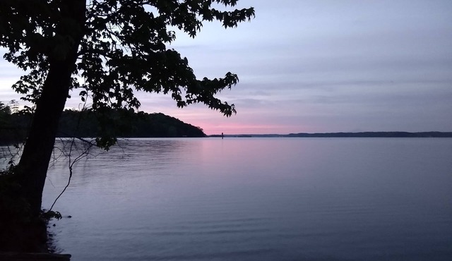 Hidden Lakeside Retreat on Kentucky Lake☼Kayaks, Rec Room, Fire Pit Wifi WFH