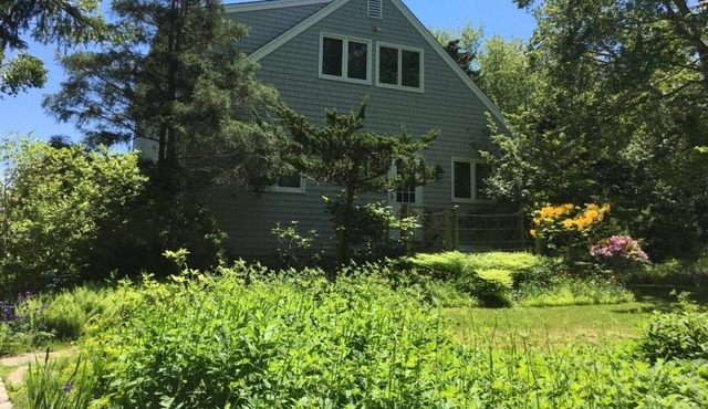 Hidden Ledge Getaway ~ Spacious, Secluded, Stunning View, Close To Beaches