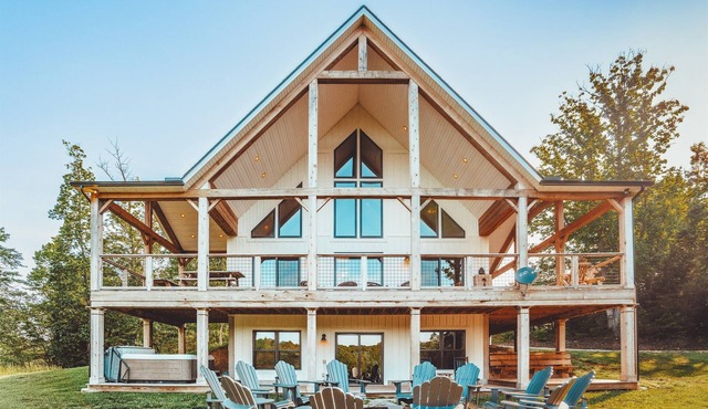 Hidden Meadows-Nature Trails,Wi-Fi,Hot Tub,Game Room, 20+ private acres