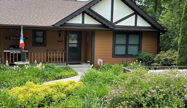 Hidden Mountain Gem with Fantastic Views!