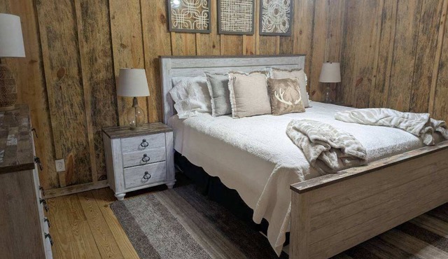 Hidden Oaks Grand Cabin #1