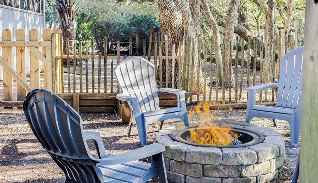 Hidden Oasis with Hot Tub, Fire Pit & Kayaks