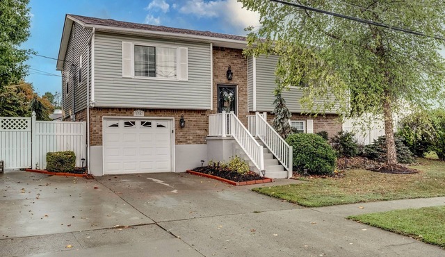 Hidden Oasis: 3BR Retreat | 2 King Beds | Sleeps 9 | Sunroom | Fire Pit