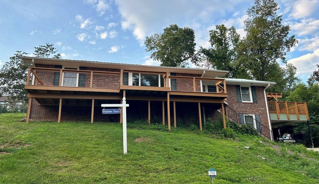 Hidden Oasis Lake House Hickory