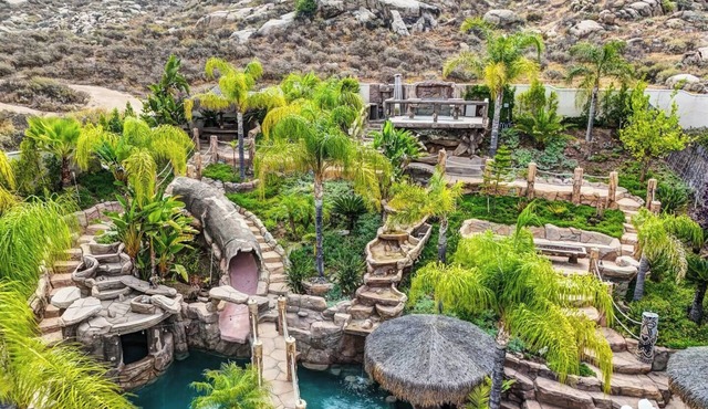 Hidden Oasis - Paradise Getaway - Sleeps 25 Guest