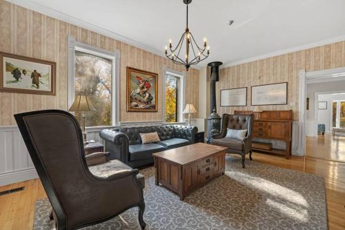 Hidden Oasis with Hot Tubs, & Starry Fire Pits