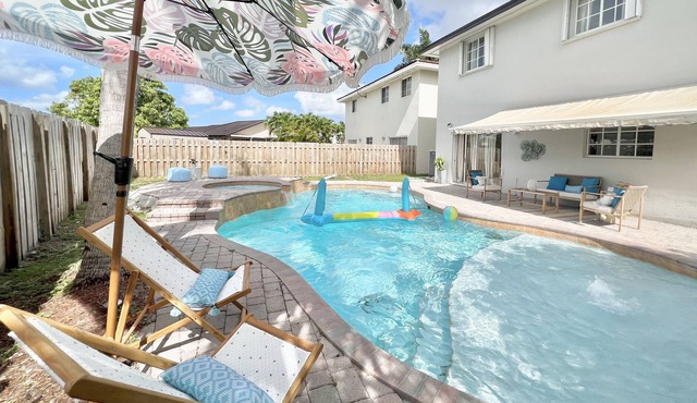 Hidden Palms Miami - Family sized home with game room & pool