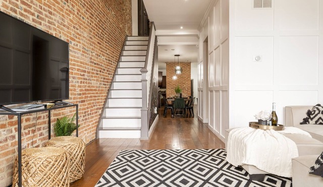 Hidden Paradise, 11ppl, 7 mins-harbor Park free