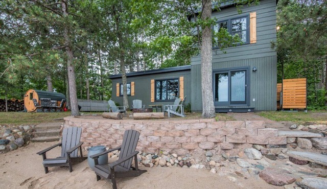 Hidden Pines - Sauna + Beach - Just 5 Mins From Town!