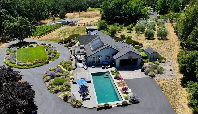 Hidden Pocket: Private Sonoma Wine Country Retreat