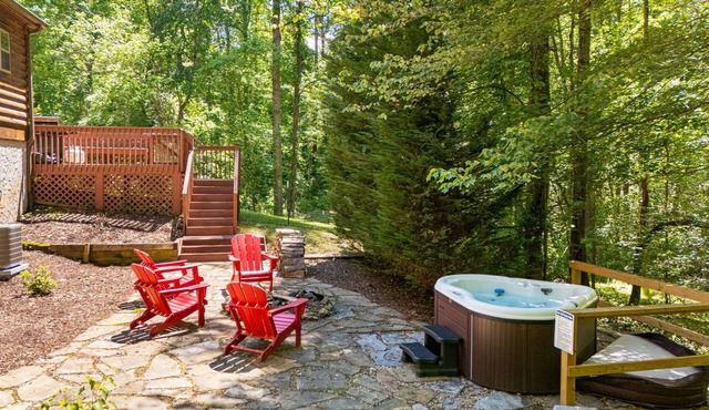Hidden Pond | Hot Tub, Fire Pit + Biltmore Pass | $75 Off 3-Night Stay!