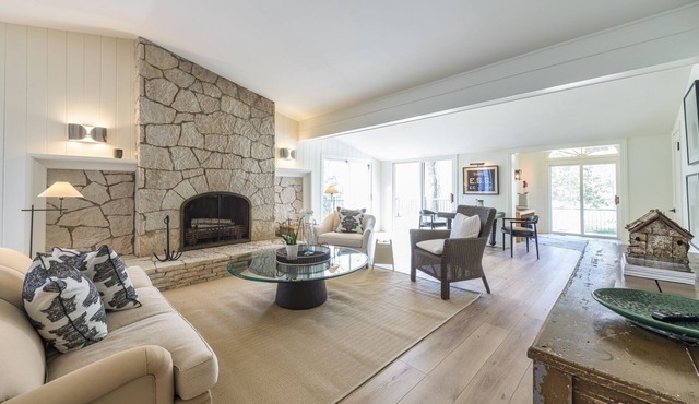 Hidden Ravines: Luxury 3 bedroom secluded retreat near Douglas Beach