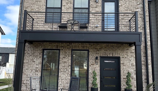 Hidden Retreat Luxury Townhome - 3 Bd/2.5Ba 1 Mi to I24, 5 Mi to Shopping & MTSU