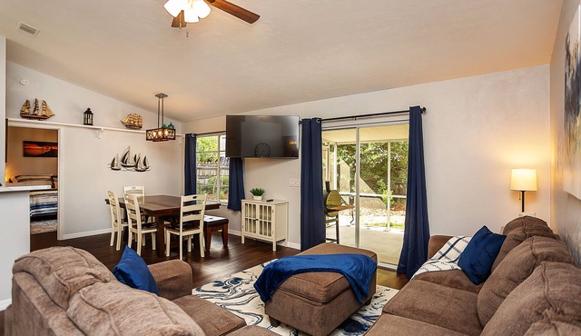 Hidden Retreat with Yard, Patio, and BBQ Close to UF or Downtown Gainesville