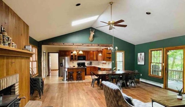 Hidden River Lodge at Hawk Mountain